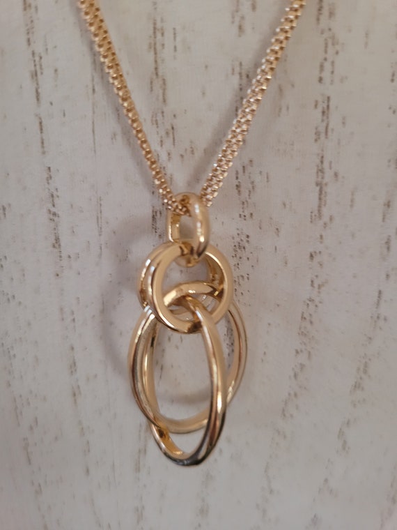 Interlocking Circles Necklace - image 5