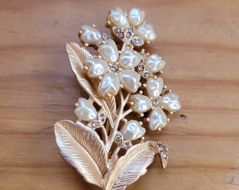 Pearl Flower Brooch