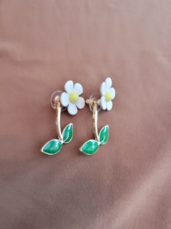 Flower Earrings - image 3