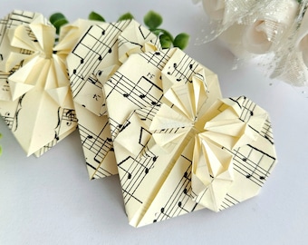 Feuille de musique coeurs en papier origami, idée décorations de fête, cadeau pour professeur de musique, anniversaire, décoration de mariage, cadeau pour elle, mots d'amour