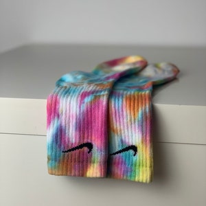 Sokken van tricot regenboog batik kousen