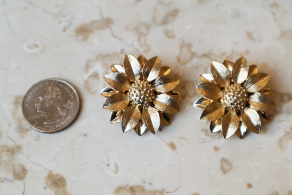 Vintage Sarah Coventry Gold Tone Textured Floral … - image 9