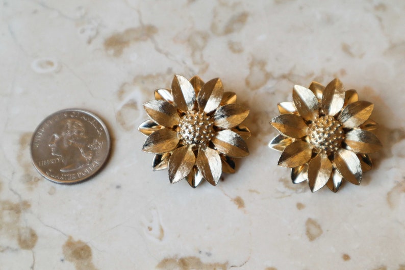 Vintage Sarah Coventry Gold Tone Textured Floral Earrings, Clip On Flower Earrings, Vintage Sarah Coventry Flower Earrings image 9