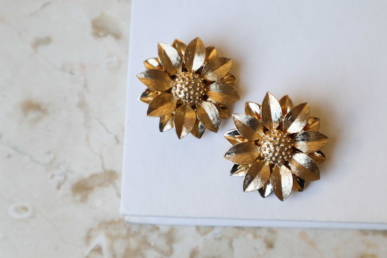 Vintage Sarah Coventry Gold Tone Textured Floral Earrings, Clip On Flower Earrings, Vintage Sarah Coventry Flower Earrings image 2