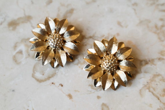 Vintage Sarah Coventry Gold Tone Textured Floral … - image 3