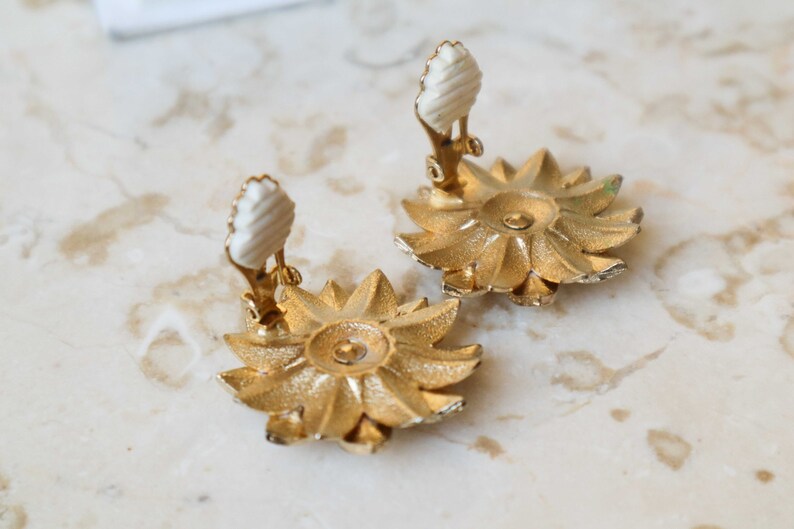 Vintage Sarah Coventry Gold Tone Textured Floral Earrings, Clip On Flower Earrings, Vintage Sarah Coventry Flower Earrings image 7