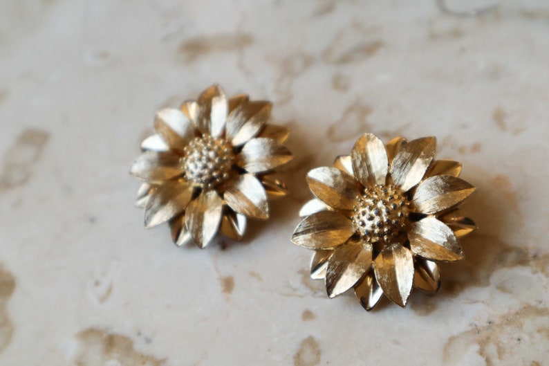 Vintage Sarah Coventry Gold Tone Textured Floral Earrings, Clip On Flower Earrings, Vintage Sarah Coventry Flower Earrings image 5