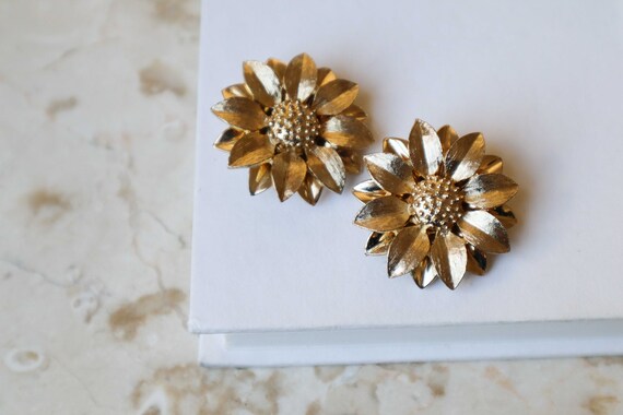 Vintage Sarah Coventry Gold Tone Textured Floral … - image 6