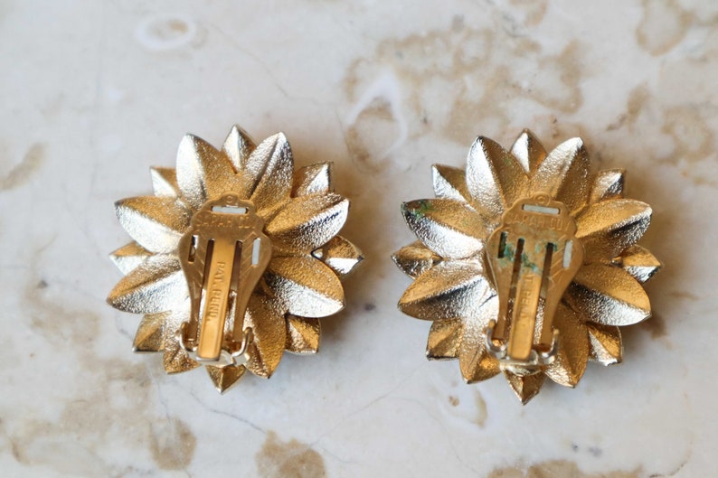 Vintage Sarah Coventry Gold Tone Textured Floral Earrings, Clip On Flower Earrings, Vintage Sarah Coventry Flower Earrings image 8