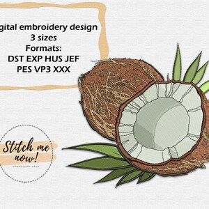 Könnte beinhalten: Stickdatei mit einer Kokosnuss mit Blättern. Das Design ist in drei Größen und in folgenden Formaten erhältlich: DST, EXP, HUS, JEF, PES, VP3 und XXX. Der Text "Stitch me now!" ist ebenfalls im Bild enthalten.