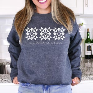 Quilt Block Star Sweatshirt, Quilting Shirt for Women, Gift for Quilter, Gift for Grandma, Sewing Shirt, Barn Quilt Crew Neck Sweatshirt