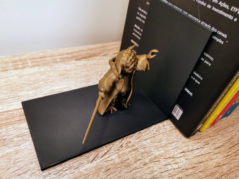Hold Bookend Yoda Bookend