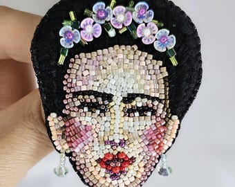 Broche perlée Frida, célèbre épingle portrait, broche faite main, idées cadeaux, éventails de Frida