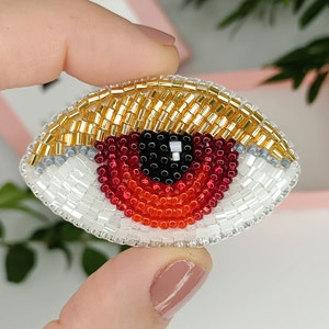 Evil Eye Brosche Perlenbrosche braun grün Auge Bestickte Brosche