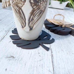 Wooden coaster black monstera leaf 13x10cm 4pcs