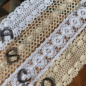 Torchon Knit Crocheted Lace Trim (130)