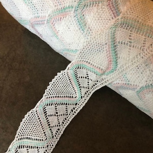 White Cluny Scalloped Edge Lace, 2&#39; wide, 1 yard (0106-290)