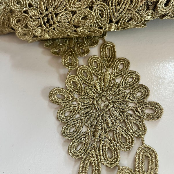 Antique gold victorian style trim, diamond lace, 2 1/2" wide, 1 yard, 600