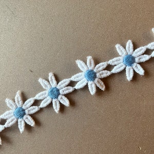 Novelty daisy trim, flower trim , white daisy  trim, 150