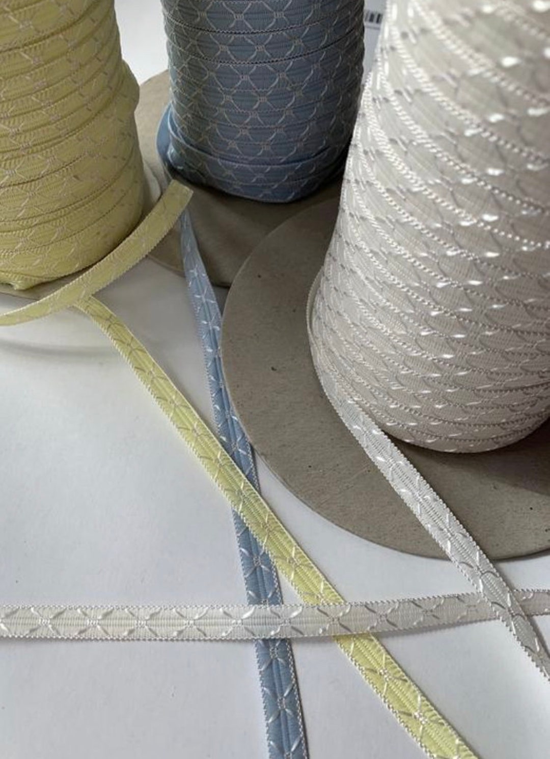 Ruban De Broderie En Soie Pure Blanc – 7mm – Lot De 3 Verges (2.74m)