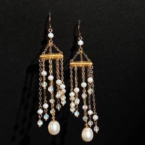 Lustres élégants en pierre de lune : boucles d'oreilles de mariée en or 14 carats