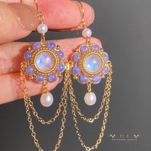 Orecchini a lampadario in pietra di luna arcobaleno fatti a mano: perla, tanzanite, oro riempito 14 carati