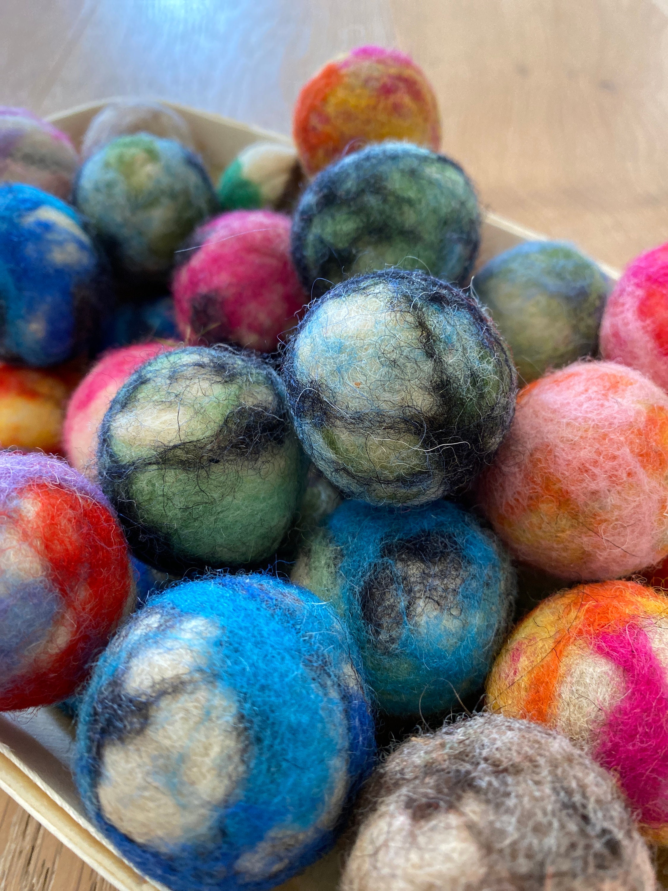 Lot de 4 Balles Chat .jouets Pour Chats .. Fait Main en France avec La Laine Française. Jouet Multic