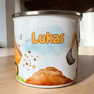 Kinderbecher | Emaille Tasse personalisiert|Geschenk für Kinder | Tasse für Kindergarten | Bagger Motiv | Baustelle | Geburtstagsgeschenk