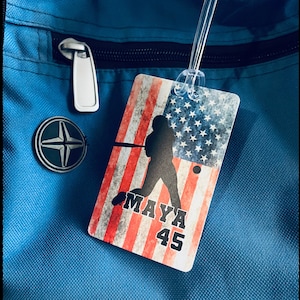 Personalisierter Taschenanhänger | Maßgeschneidertes Sport ID Abzeichen | Team Zahnrad für Softball Baseball Fußball Lacrosse