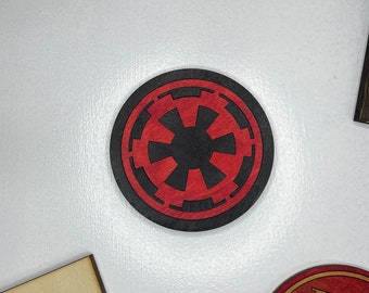 Magnete in legno con intarsio simbolo dell'Impero - Decorazione ispirata a Star Wars realizzata a mano