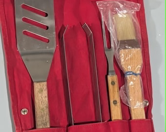 Vintage Marlboro Country Store Grill Master Kit-Spatula, Tongs, Fork, and BBQ Brush