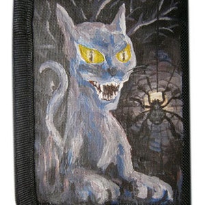 Cartera con arte gótico oscuro pintado a mano.