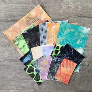Texturerat handgjort scrapbookpapper, unika Gelli-tallriksdelar, jazziga mönster, 16 blandade delar