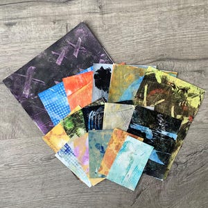 Texturerat scrapbookpapper, handmålade Gelli-tallriksdelar, funky mönster, 16 blandade delar