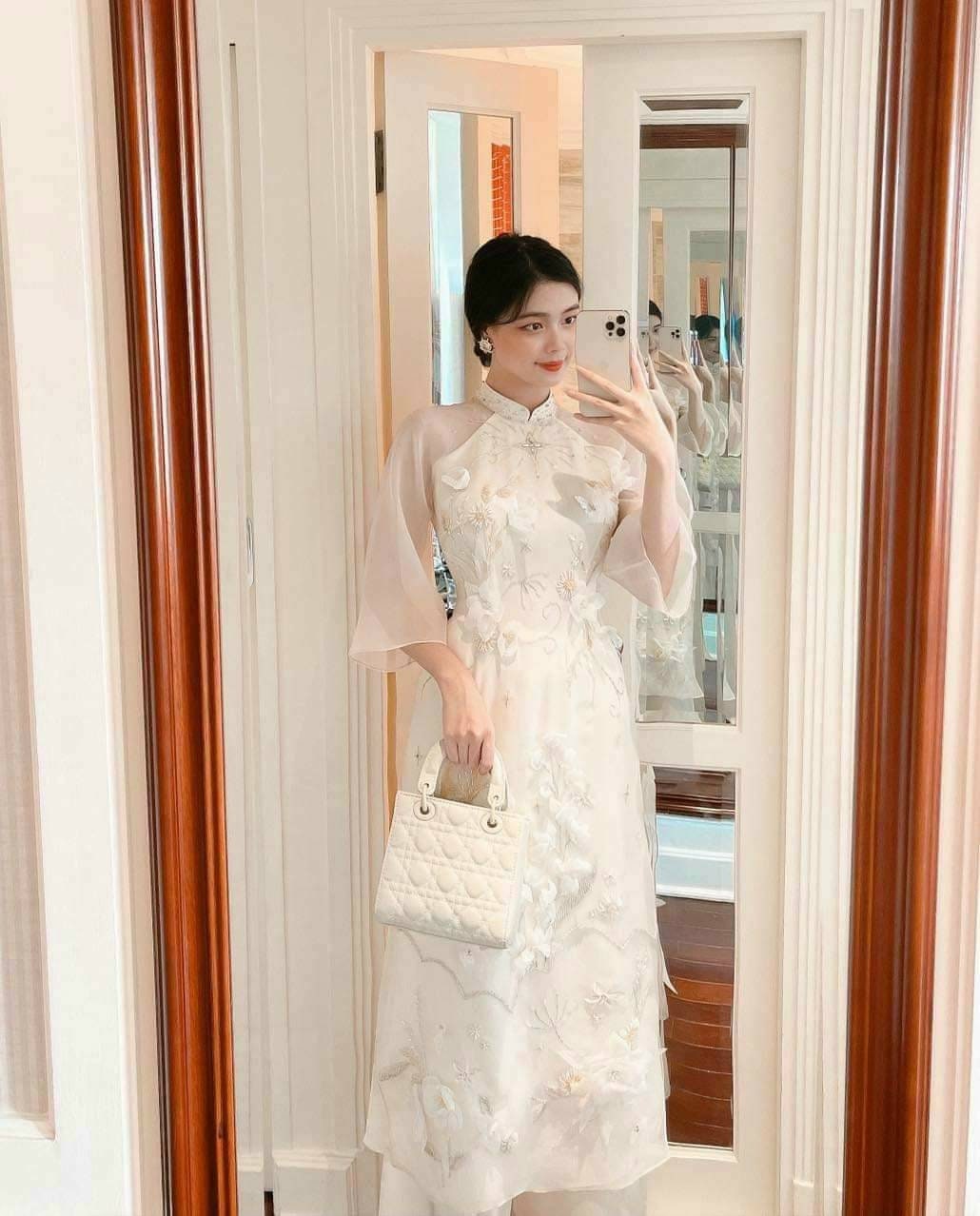 Vietnamese dress Ao Dai cach tan modern dress new style white white Vietnamese dress Ao Dai cach tan modern dress new style white white