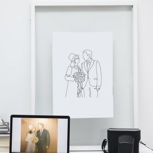 Pode incluir: Um desenho a preto e branco emoldurado de um casal em traje formal. A mulher est&aacute; segurando um buqu&ecirc; de flores. O desenho est&aacute; sobre um fundo branco.