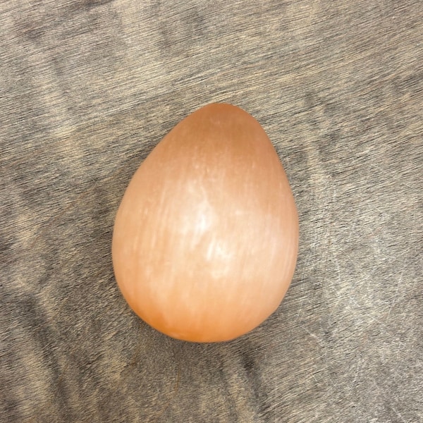 Huevo de cristal de selenita naranja