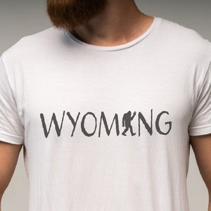 Cadeau du Wyoming, art mural Sasquatch, chemise du Wyoming PNG, cadeau de papa drôle, décoration de Bigfoot