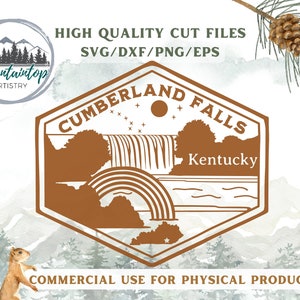 Puede incluir: Una ilustración marrón y blanca de una cordillera con una cascada y un arcoíris. El texto "CUMBERLAND FALLS Kentucky" está en un rectángulo marrón en la parte inferior de la ilustración.