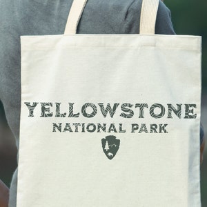 Parc national de Yellowstone, cadeau du Wyoming, chemise de parc national, SVG de Yellowstone, cadeau de parc national, art mural topo, fichier laser de Yellowstone