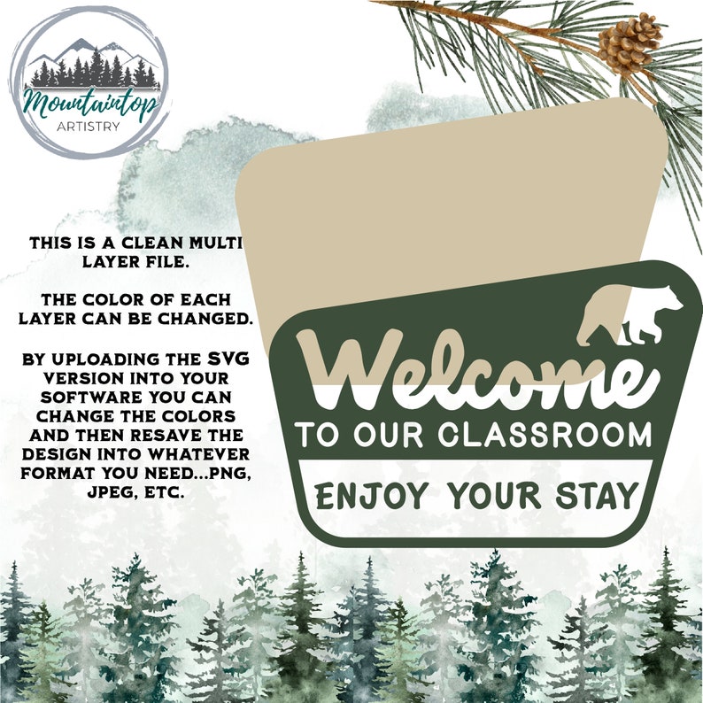 Puede incluir: Un cartel de bienvenida verde y blanco con una ilustraci&oacute;n de un oso marr&oacute;n y el texto "Bienvenido a nuestra aula Disfruta de tu estancia". El cartel est&aacute; colocado sobre un fondo de acuarela de un bosque con pinos.