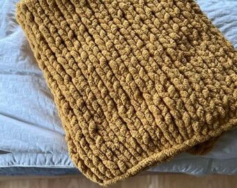 Chunky knit throw blanket - white