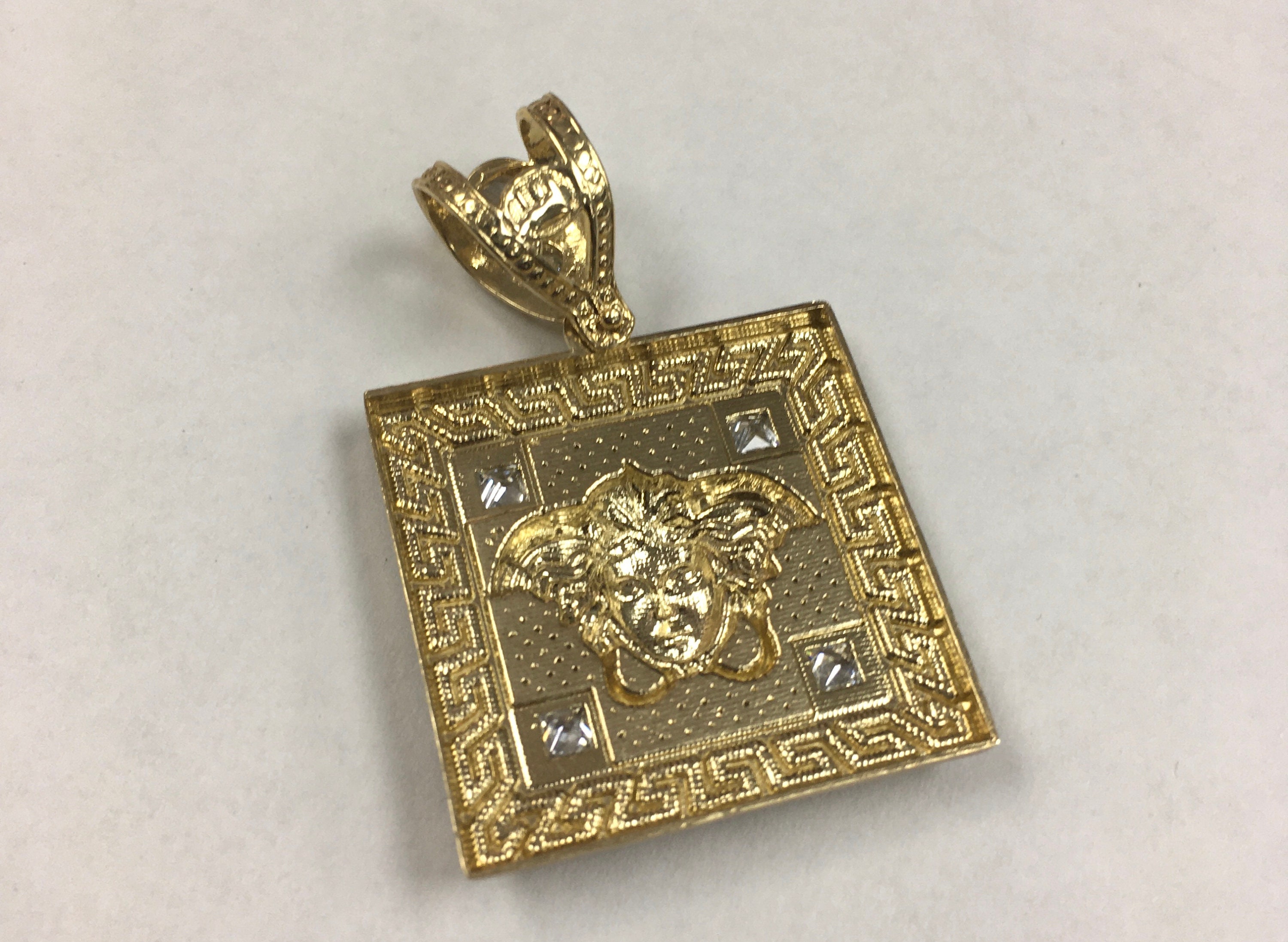 Real gold medusa pendant Clearance