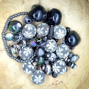 Black bead mix, 4 oz Single color mixed bead soup for jewelry making, Bulk bead lot by color, Loose beads for jewelry making, Bead destash