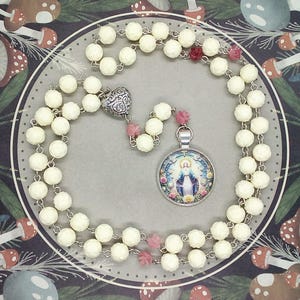 Divine Feminine flower rosary, Wearable Mary rose prayer beads, Spiritual gifts for women, Love goddess meditation beads, Pagan prayer beads