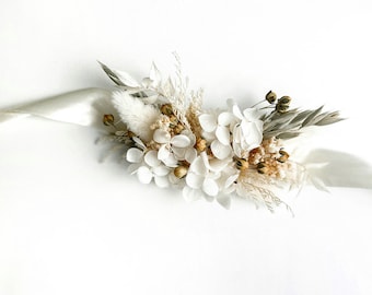 Boho White flower wedding corsage, Rustic Flower wrist corsage, Boutonniere and corsage set, Sage wedding bridesmaid bracelet