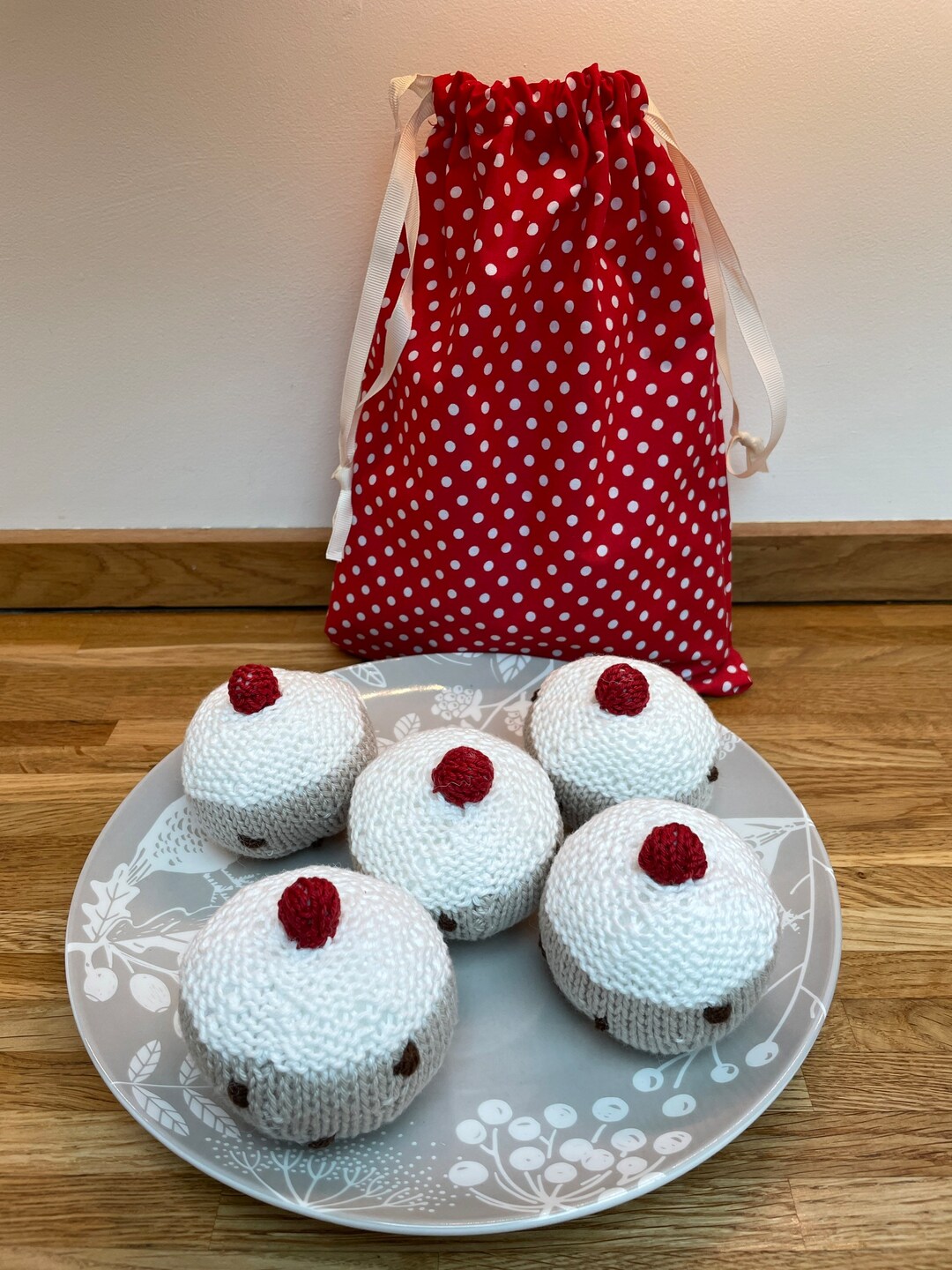Nursery Rhyme 5 Currant Buns in a Bakers Shop Knitted Buns With Draw