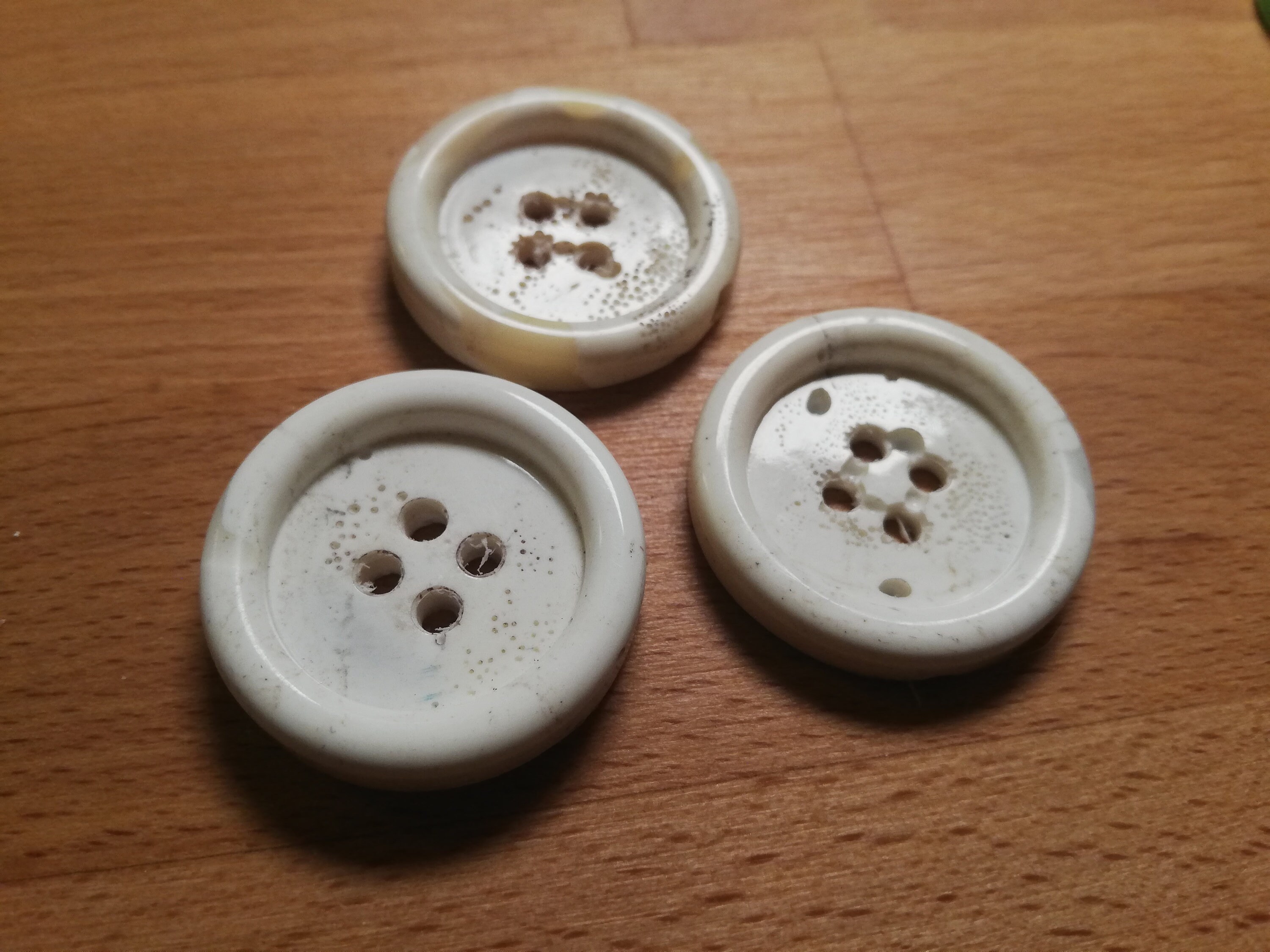 2 handmade buttons made of recycled plastic 3 cm white / Etsy