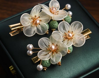 手作りの梅の花のヘアクリップセット：淡水パールのウェディングアクセサリー