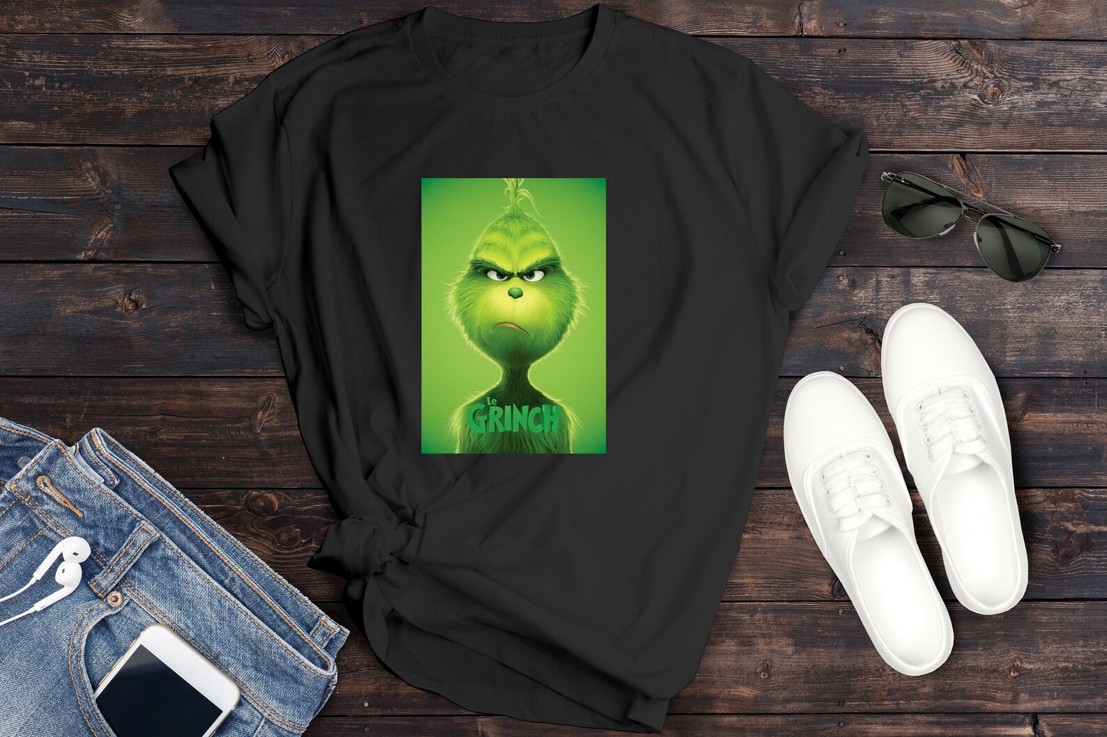 Das Grinch TShirt Der Grinch Merch Weihnachtsgeschenk Etsy